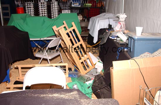 booth after storm BC06pAW.1- 002