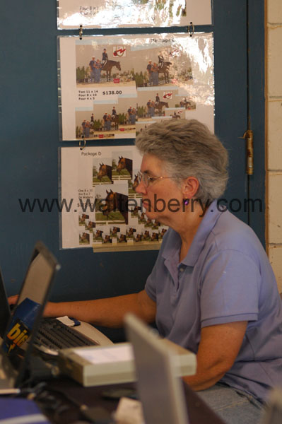 candid WQ08p23- 004