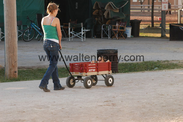 candid WQ08p28- 030